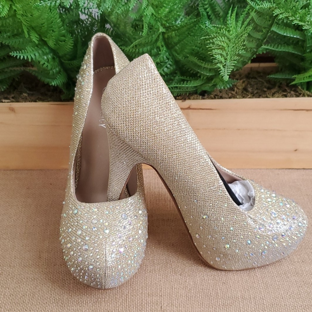 Delicacy Jeweled Gold Heels